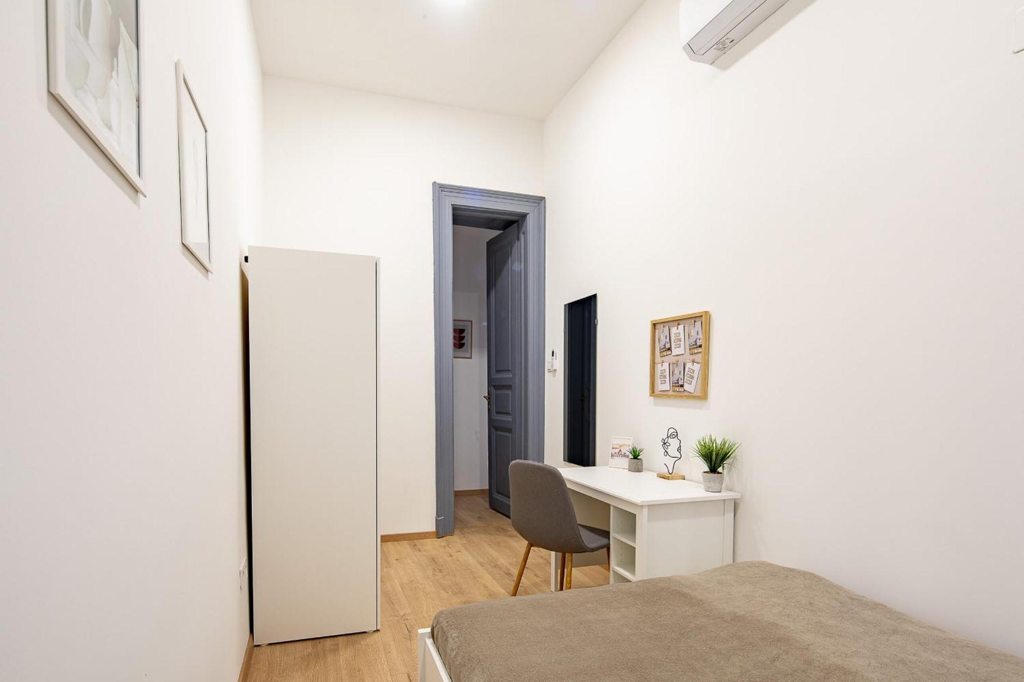 Apartment Cityscape Budget Kings Quarters *