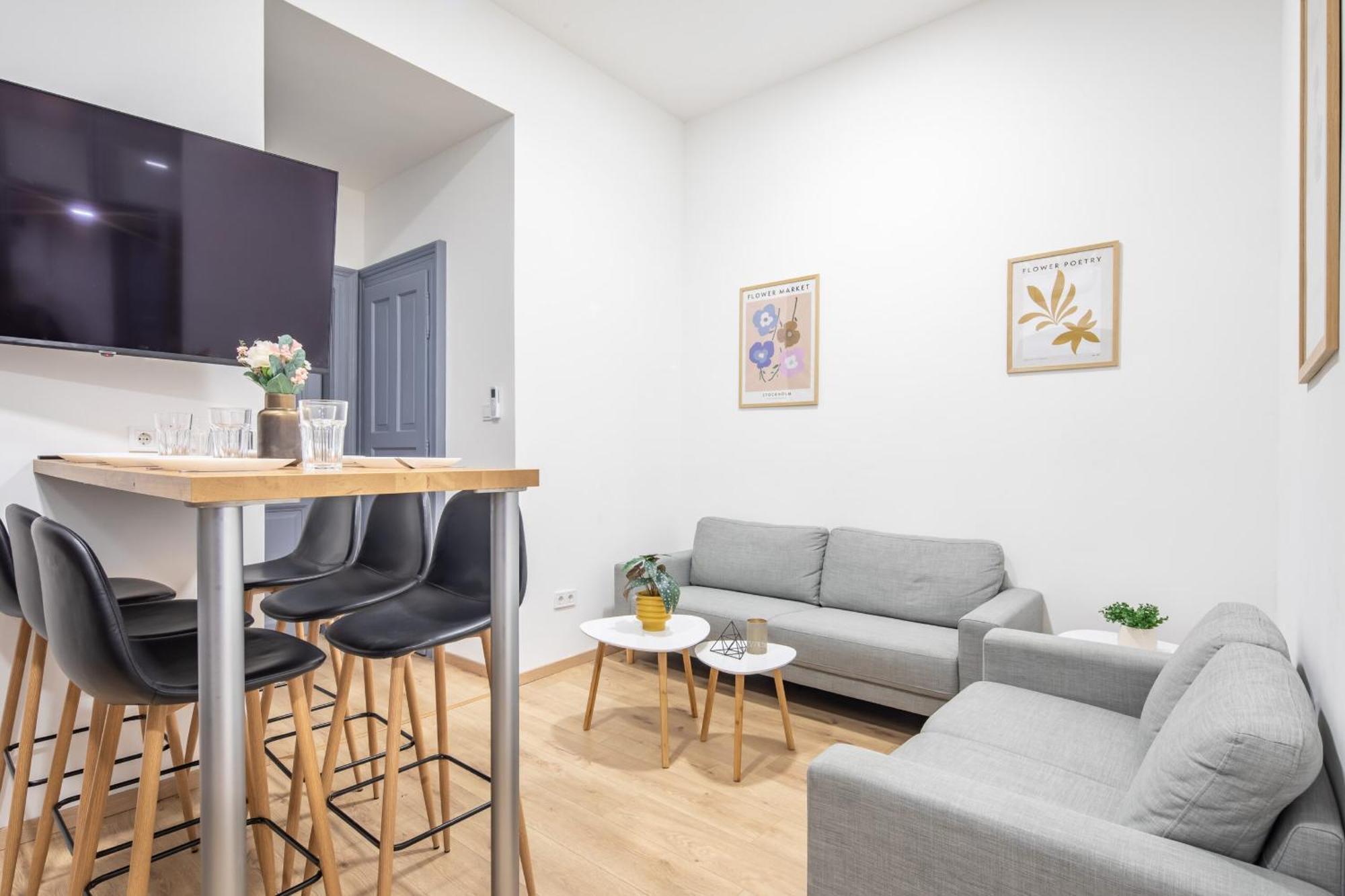 Apartment Cityscape Budget Kings Quarters *
